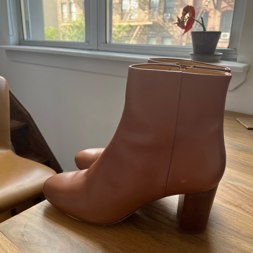 Sezane Lea boot size 40 / size 9 lightly used brown